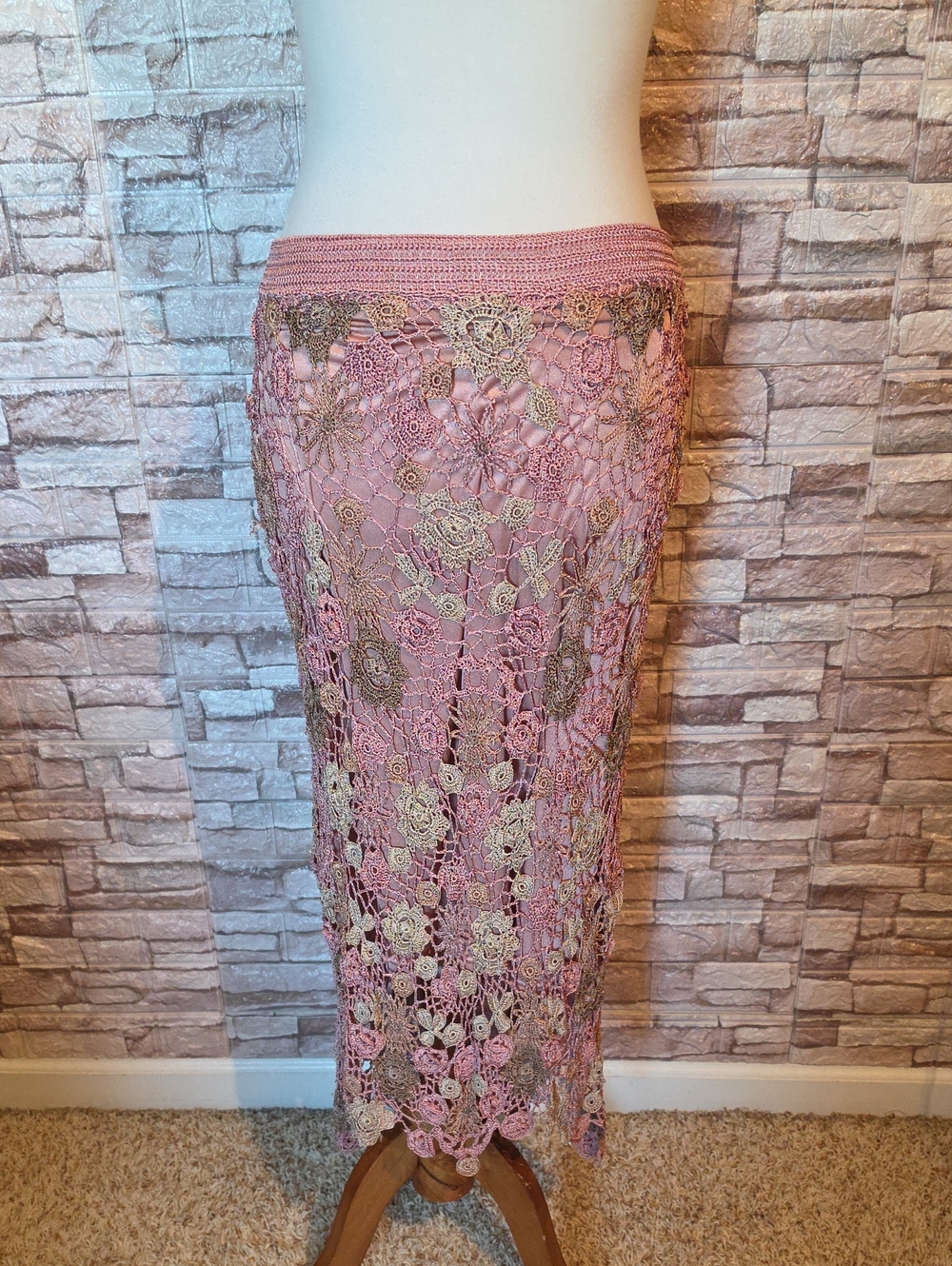 Cami International Pink Crochet Lace Pencil Skirt